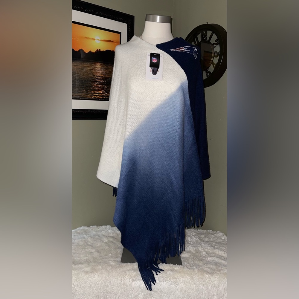 🔥NEW NEW ENGLAND PATRIOTS LITTLE EARTH LADIES PANCHO. ONE SIZE.🔥